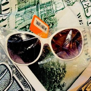 White sunglasses Retro Style 100% UV PROTECTION BRAND NEW WITH TAGS